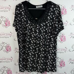 Casa Donna t-shirt dotted flowers, abstract, Black and White Floral Blouse